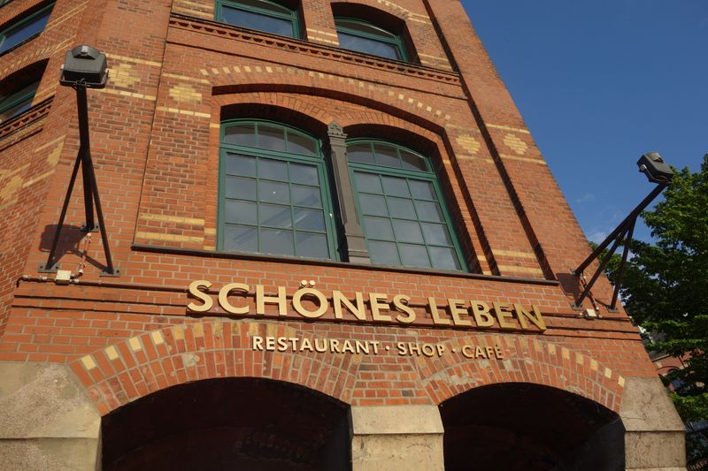 In der Speicherstadt im Restaurant Schönes Leben wird... (IT-BUSINESS)