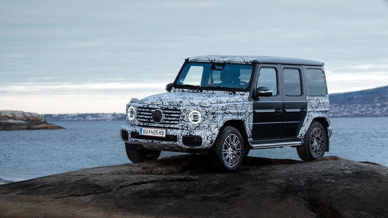 Merdedes hat die G-Klasse überarbeitet. Leichte Modifikationen an der Front verbessern die Aerodynamik. (Bild: Mercedes-Benz)