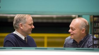 Zufrieden mit der gemeinsam realisierten Antriebslösung: Peter Menzel und Helmuth Gossler (von links) (Archiv: Vogel Business Media)