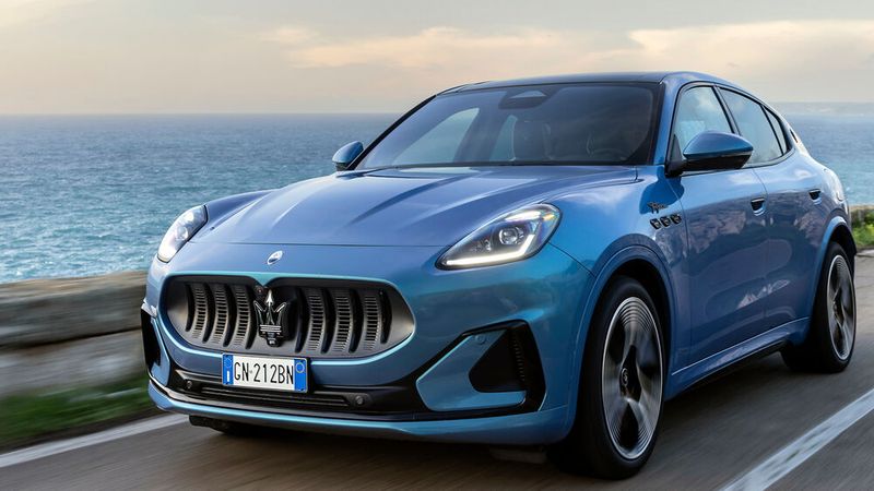 Vom Grecale Folgore verspricht sich Maserati viel. Gut ein Drittel der Kunden soll sich für ihn entscheiden, selbst wenn das Strom-Modell mit 124.300 Euro zu den teuersten der Baureihe gehört.(Bild:  Maserati)