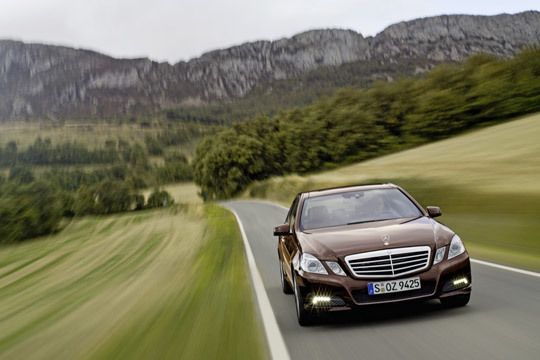 Neben Spurhalte- und Totwinkel-Assistent, Geschwindigkeitslimit- und Nachtsicht-Assistent steht der Bremsassistent Plus mit automatischer Vollbremsung auf der Optionsliste. (Archiv: Vogel Business Media)