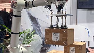 Mit der Integration von intelligenten Fertigungsprozessen und der modernen Zusammen- arbeit von Mensch und Maschine steigt auch die Nachfrage nach sicheren autonomen Systemen.  (Bild: Stefanie Michel)