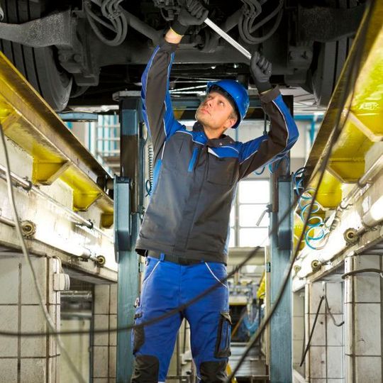 Für die geeignete Schutzausrüstung muss der Arbeitgeber aufkommen.(Foto:  Mewa)