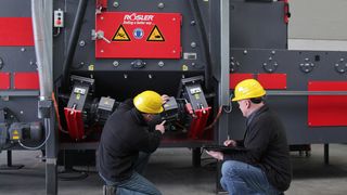 Die Modernisierung beziehungsweise Optimierung stellt häufig eine kostengünstige Alternative zur Investition in eine neue Strahlanlage dar – unabhängig davon, ob es um den Austausch der Strahlturbinen, einen verbesserten Verschleißschutz oder eine zusätzliche Peripherieausrüstung geht. (Bild: Rösler)