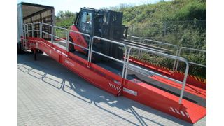 Die Laderampe von Butt ermöglicht einfaches, sicheres Abladen – vom Unimog bis hin zu sämtlichen Flurförderzeugen. (Butt)