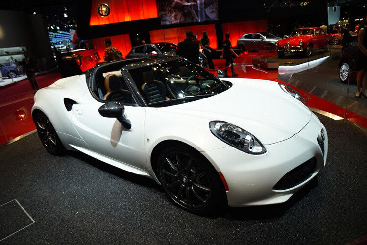 Alfa Romeo zeigt die Serienversion des 4C Spider. (Foto: Newspress)