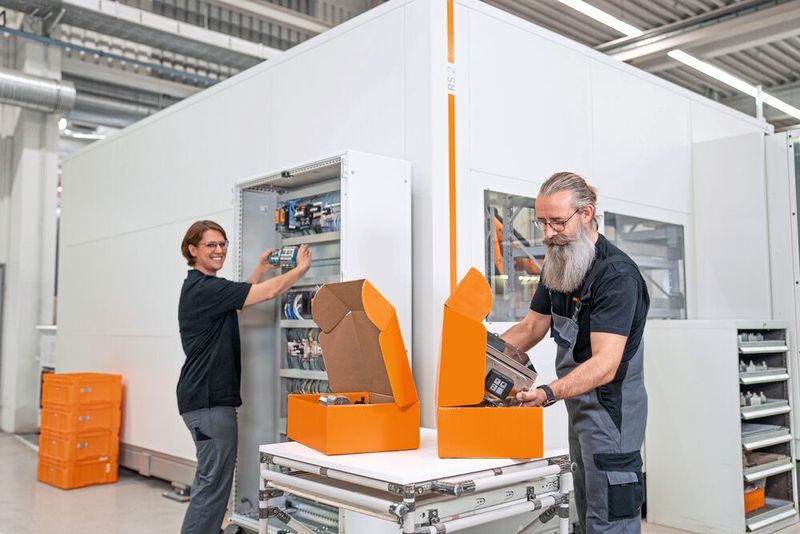 Bestückte Gehäuse und Klemmenleisten – fertig assembliert zur direkten Installation mit dem Klippon Assembly Service. (Bild: Weidmüller)