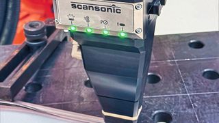 Scansonic hat seine Bearbeitungsoptiken und Sensorlösungen für komplexe Fügeaufgaben – besonders bei anspruchsvollen Bauteilgeometrien, erweitert. (Bild: Scansonic)
