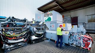 Toyota geht schon länger das Thema Recycling an. Nun sollen Teile komplett in einem Werk verwertet werden. (Bild: Toyota)