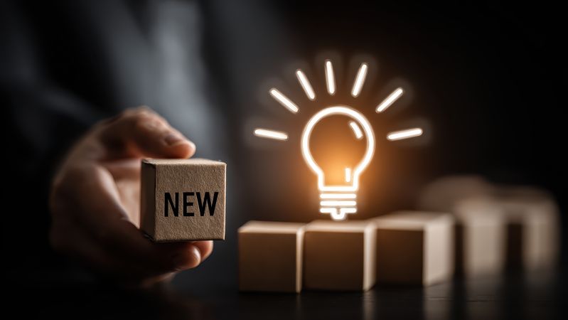 Vom 20.  bis 24. April 2026 öffnet die Hannover Messe wieder ihre Tore. Wir zeigen, was an den Ständen von Softwareherstellern zu sehen und erleben ist. (Bild:  © natalikp – stock.adobe.com/KI-generiert)