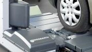 Das FWA 9000 vermisst Fahrwerke ohne jeglichen Kontakt zum Rad. (Foto: Beissbarth)