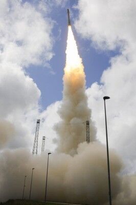 Start der Vega VV04 mit dem IXV vom Weltraumbahnhof Kourou in Französisch Guinea (Bild: ESA)