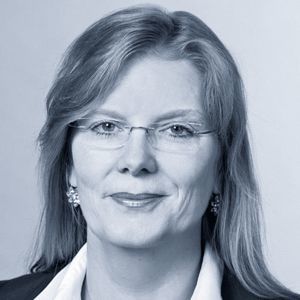 Prof. Dr.-Ing. Birgit Vogel-Heuser ist Ordinaria am Lehrstuhl für Automatisierung und Informationssysteme der Fakultät für Maschinenwesen an der Technischen Universität München. Nach Erfahrungen im Industriebereich forscht Sie seit mehreren Jahren an der Entwicklung und Systemevolution verteilter intelligenter eingebetteter Systeme in mechatronischen Produkten und Produktionsanlagen. (TU München)