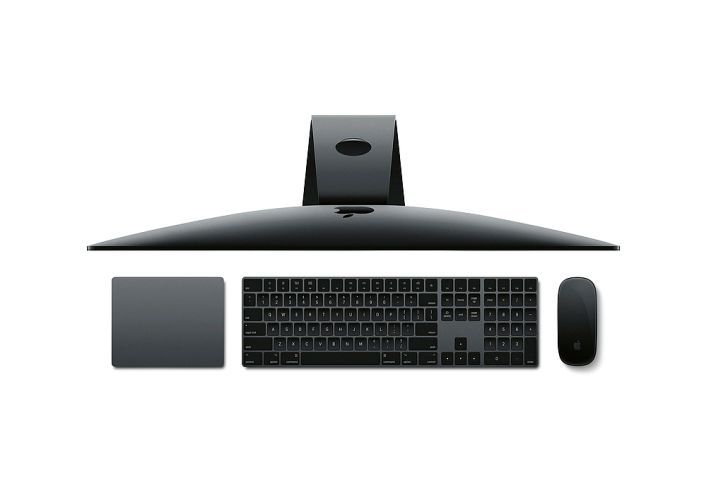 Red Dot Produktdesign 2018: iMac Pro von Apple: Als Apple in den späten 1990er Jahren den ersten iMac mit seinem revolutionären All-in-one-Gehäuse auf den Markt brachte, bedeutete dies eine gänzlich neue Art von Ästhetik für einen Computer. Der iMac Pro ist eine konsequente Weiterentwicklung für Nutzer mit anspruchsvollen Aufgaben, ein außergewöhnlich leistungsstarkes Arbeitsgerät, das mit seinem eleganten Gehäuse in Spacegrau begeistert. Basierend auf einem überarbeiteten System und einer neu entwickelten thermischen Architektur, verwirklicht die Gestaltung die Zielsetzung, extreme technische Leistungsfähigkeit in ein sehr leises Gehäuse zu integrieren. Der iMac Pro ist dabei ausgestattet mit einem 27”-Retina-5K-Display und einer Radeon Pro Vega-Grafikkarte, die dem Nutzer eine exzellente Bildqualität und Grafik auf Workstation-Niveau mit höheren Bildraten und realistischeren Spezialeffekten bietet. Auf diese Weise stellt er eine beeindruckende Plattform für die professionelle Bearbeitung von Bildern und Videos bis zu 8K, die Erstellung von Virtual-Reality-Inhalten und 3D-Rendering in Echtzeit dar. Und mit bis zu 18 Kernen und Turbo-Boost-Geschwindigkeiten von bis zu 4,5 GHz hat der iMac Pro die Leistung und die Flexibilität, um sowohl Multicore-Verarbeitung als auch Single-Thread-Performance zu optimieren. Der iMac Pro eignet sich so perfekt für Fotografen oder Videocutter, 3D-Animatoren, Musiker und Softwareentwickler bis hin zu Wissenschaftlern – sie alle können mit ihm aus ihren Ideen großartige Arbeiten entstehen lassen. Begründung der Jury: Das Design des iMac Pro begeistert durch den Mut und die Konsequenz seiner gestalterischen Umsetzung. Die innovative thermische Architektur im Inneren meistert die Aufgabe, technische Höchstleistung in einem eleganten, puristischen All-in-one-Gehäuse zu ermöglichen. Kompromisslos in der Qualität der verwendeten Komponenten wie auch in Form- und Materialgebung, vereint der iMac Pro auf einzigartige Weise Leistung und Ästhetik – und bietet ein ikonisches Design für den professionellen Nutzer.  (Bild: Red Dot/Apple)