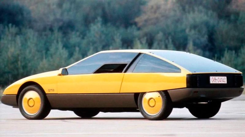 So modern die Karosserie der Studie ist, so konservativ ist deren technische Basis. So fußt der GT2 auf dem Manta A und wird von einer 1,9-Liter-CIH-Maschine aus diesem angetrieben. (Bild: Opel)