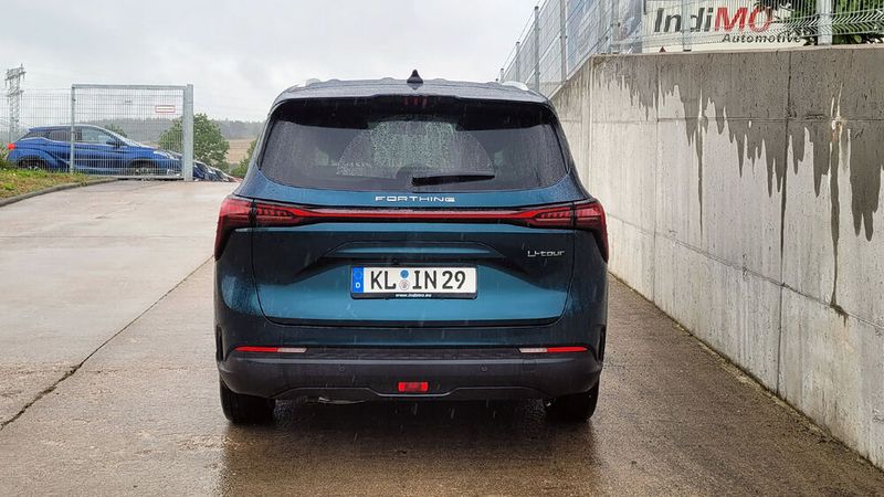 Das Heck ist deutlich gefälliger. (Bild: Wehner - VCG)