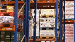 Beim „Vendor Managed Inventory“ tauschen Händler und Lieferant die Rollen. (Remira)