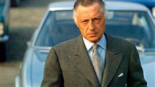 Der im Jahre 2003 verstorbene Fiat-Patriarch Gianni Agnelli dürfte sich angesichts der Situation in seiner Familie im Grab umdrehen. Denn Familie streitet um das Millionenerbe, von dem jetzt auch noch fast 75 Millionen von den italienischen Behörden konfisziert wurden ... (Bild: F. Agnelli)