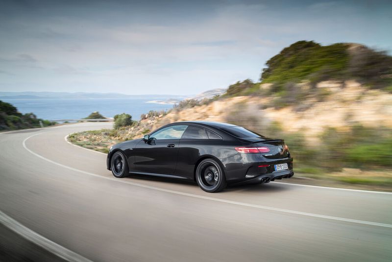 Angetrieben wird der E 53 4-Matic+ von einem Drei-Liter-Sechszylinder-Aggregat mit 453 PS. (Bild: Daimler)