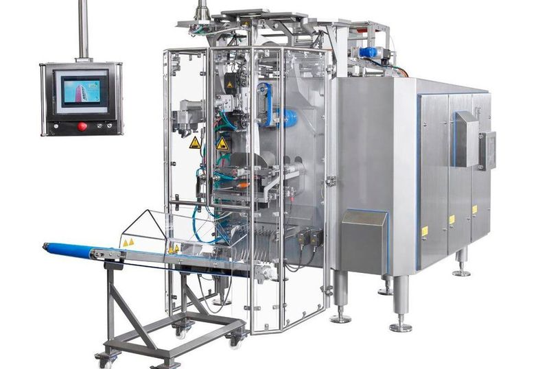 Die Verpackungsanlagen verpacken beschädigungsfrei pro Stunde 1000 kg Stapelchips auf 24 Bahnen. (Hastamat)