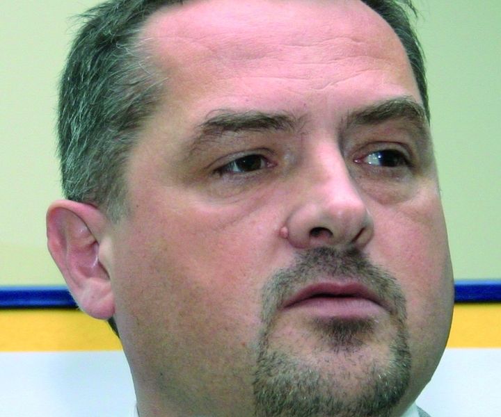 Dr. Roland Fischer, Leiter militärische Programme der MTU Aero Engines Holding AG in München: „Wir entschieden uns für die Entwicklung eines Prototyps zum Laserformbohren, mit dem sich Bohrungen unterschiedlicher Kontur erzeugen lassen.“ Bild: Fecht (Archiv: Vogel Business Media)