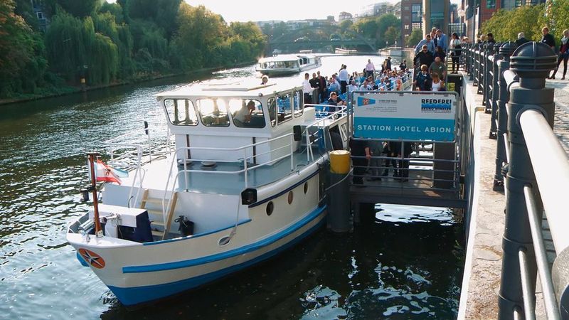 Hoffentlich wird keiner während der Schiffstour seekrank. (Snom)