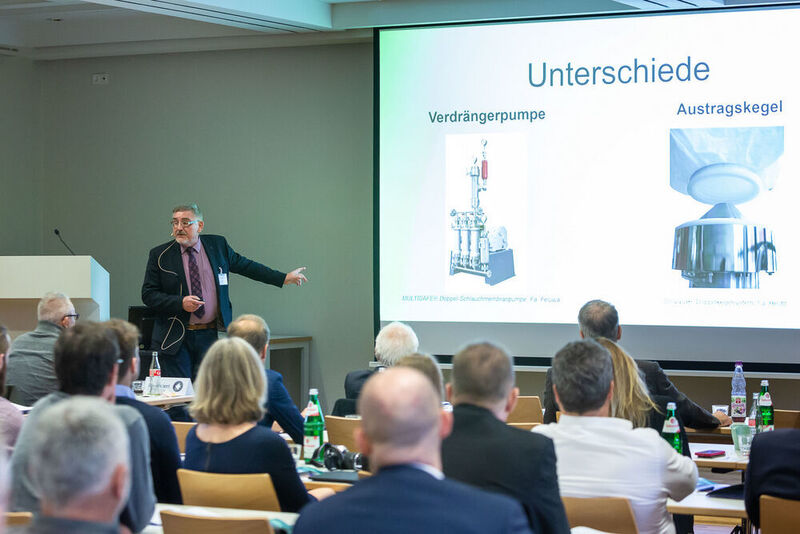 Impressionen der Förderprozessforen 2019: Beim Pumpen- und Schüttgut-Forum diskutieren Experten an zwei Tagen über Probleme bei Förderprozessen. Dabei steht der praxisorientierte Austausch und die gemeinsame Lösungsfindung im Vordergrund des Netzwerktreffens der Pumpen- und Schüttgut-Community. (Stefan Bausewein / PROCESS)