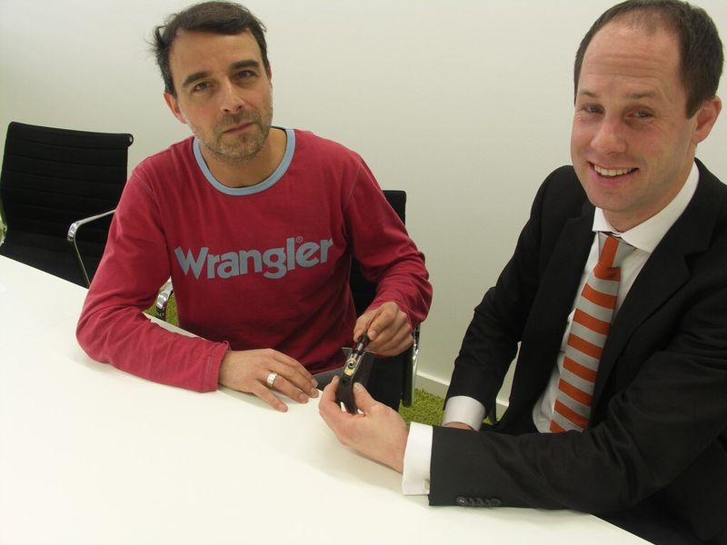 Lothar Schiffner (li. RTI Sports), Janpeter Dinstühler (re. igus GmbH) (Bild: Igus)