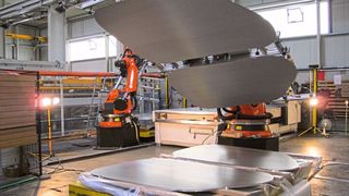 Wählt man für das Zuschneiden der Formplatinen das richtige Verfahren, sinkt die Gefahr von Rissen beim anschließenden Tiefziehen. (MN Coil Servicecenter)