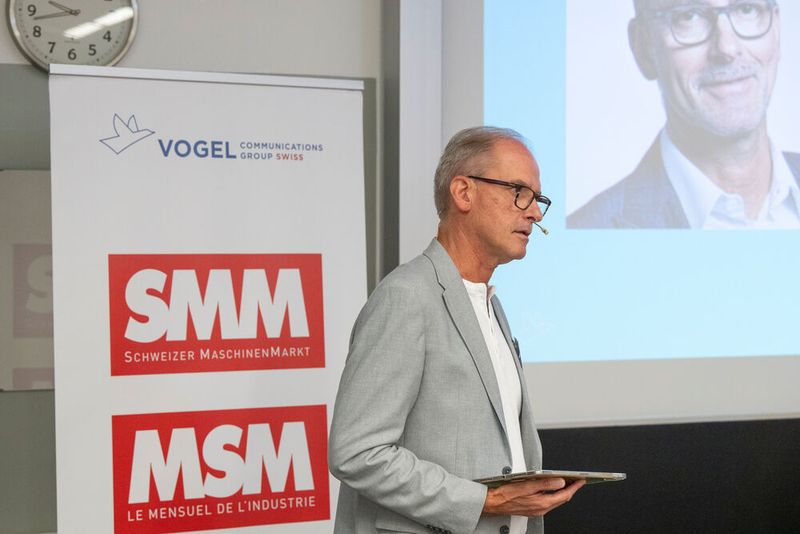 René Brugger, Geschäftsführer SwissT.net, hat mit interessanten Fragen und Hintergrundinformationen immer noch ein paar mehr Infos aus den Referenten herausgeholt. (Bild: Thomas Entzeroth)
