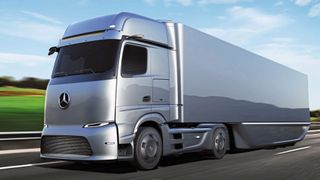 Elektrisch angetriebene Lkw wie der E-Actros fahren bis Mitte des Jahres 2031 mautfrei über die deutschen Fernstraßen. (Bild: Daimler Truck)