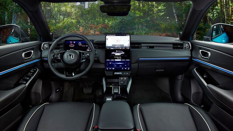 Der Innenraum des e:Ny1 wirkt aufgeräumt. (Bild: Honda)