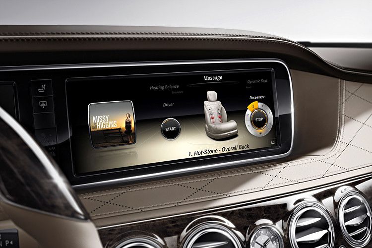 Hier die Einstellung der optional erhältlichen Massagefunktion der Sitze. Sie besteht unter anderem aus 14 separat ansteuerbaren Luftkissen in der Lehne und integrierter Wärmefunktionalität – und ist auch für die Fond-Sitze erhältlich. (Foto: Daimler)
