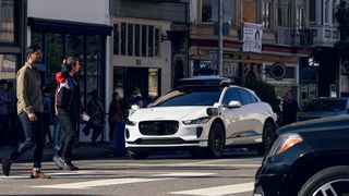 In manchen US-Städten gehören Waymo-Taxis bereits zum Straßenbild. (Bild: Waymo)