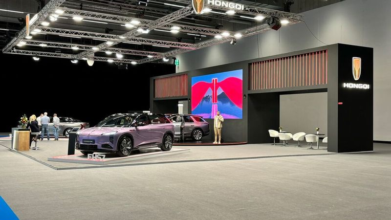 ... auf nicht gerade bescheidenen Messeständen ihre Produktpalette. (Bild: Schreiner – VCG)