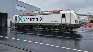 Mit dem Vectron X erweitert Siemens die bewährte Vectron Plattform zu einer digital vernetzten Lokomotive mit App Store und integrierten Serviceprozessen. (Bild: Richard Oed)