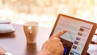 Das Business-Netzwerk LinkedIn führt das neue Nachrichtenformat „Aktuell und diskutiert“ nun auch in Deutschland, Österreich und der Schweiz ein. (gemeinfrei)