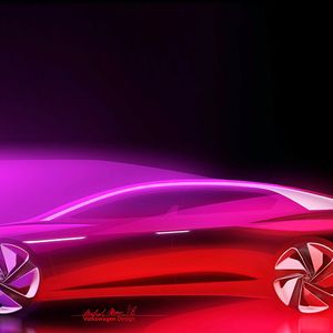 Die Systemleistung des I.D. Vizzion beträgt 225 kW/306 PS und die Höchstgeschwindigkeit liegt nach eigenen Angaben bei rund 180 km/h. Die 111 kWh Lithium-Ionen Batterien soll einschließlich Rekuperation eine Reichweite von bis zu 665 Kilometern ermöglichen. 