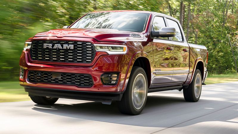 Der Ram 1500 muss vorsichtshalber in die Werkstatt. (Bild:  Stellantis)