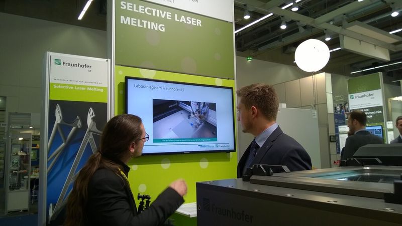 Das Fraunhofer ILT forscht an einem neuem Laser-Konzept für das selektive Laserschmelzen in Serie. Mit fünf Lasern soll zukünftig die Herstellung von Metallbauteilen schneller und kostengünstiger möglich sein. (Bild: Konstruktionspraxis, D.Quitter)