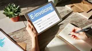 e-invoicing-online-banking-and-payment-technology-and-business-concept-stockpack-adobe-stock-scaled (Quelle: WrightStudio - Adobe Stock)