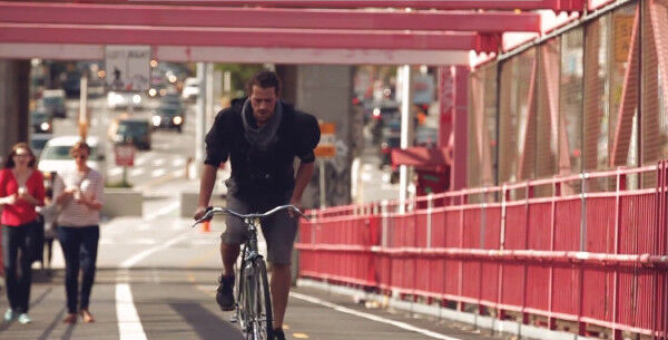 Der FlyKly-Fahrradmotor hilft beim Bewältigen von Steigungen (FlyKly)