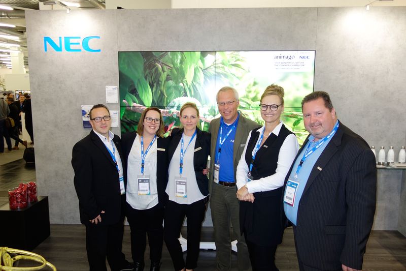 Digital Signage Profis (v. l.) Thomas Krüger, Ingram Micro,Michaela Brüderle, Daniela Mey und Björn Doerner, NEC, Christine Peters und Michael Schön, Ingram Micro. (Bild: IT-BUSINESS)