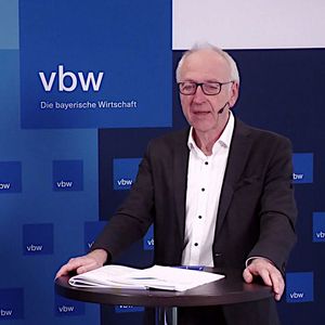 Dr. Karl Lichtblau: „Der Rohstoffmangel ist eher ein Logisitikproblem und kein Rohstoffproblem.“(Bild:  Screenshot VCG)