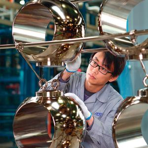 Nach dem Durni-Coat-Verfahren chemisch vernickelte Absperrkugeln.