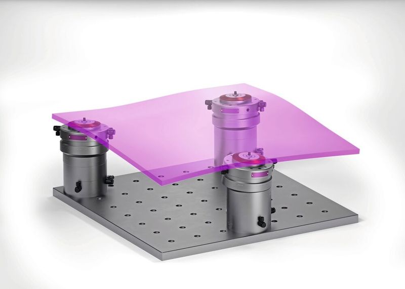 Als Mittel gegen Eigenspannungen, die bei der Volumenzerspanung nach dem Lösen der Spannung zu Verzug führen, feiert der Stark.spheric Messepremiere.(Bild:  Stark Spannsysteme)