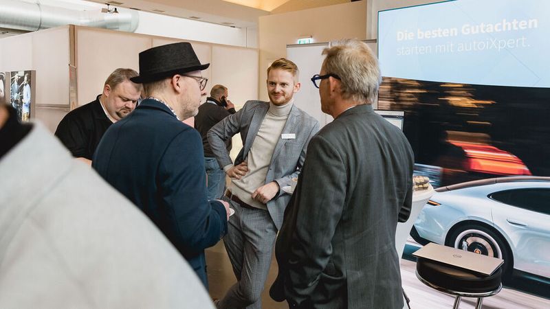 Autoixpert kümmert sich um die Prozesse in der Arbeit des Sachverständugen – eine klar designte Oberfläche führt durch den Gutachtenprozess führen.  (Bild: Stefan Bausewein)