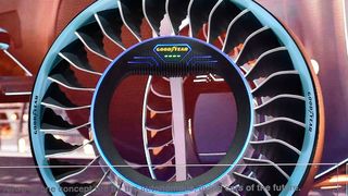 Der Goodyear Aero zeigt, wie ein Reifen für fliegende Autos aussehen könnte. (»kfz-betrieb«/Yvonne Simon)