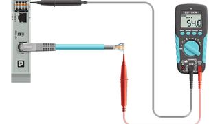 Ohne galvanische Trennung des internen DC/DC-Wandlers werden 54 V DC gegen GnD gemessen. (Bild: Phoenix Contact)