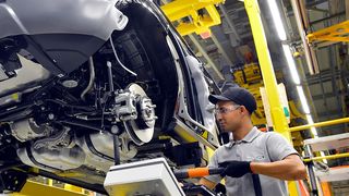 Werke in Brasilien und Indien sind vom Produktionsstopp bei Jaguar Land Rover ausgenommen. (Bild: Jaguar Land Rover)